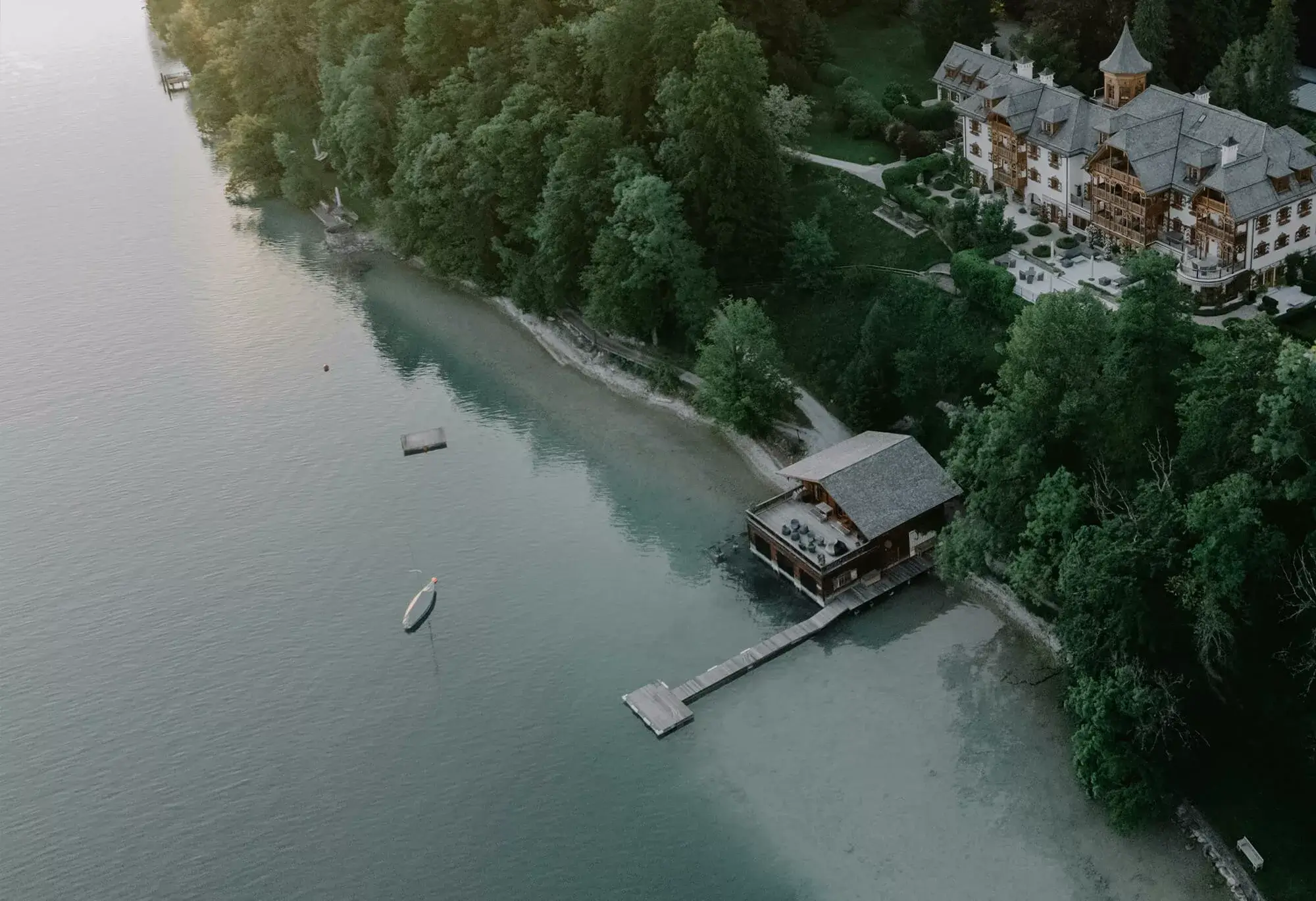 Discover Salzburg's picturesque lakes with our excursion package, offering breathtaking views and tranquil settings for a memorable experience.