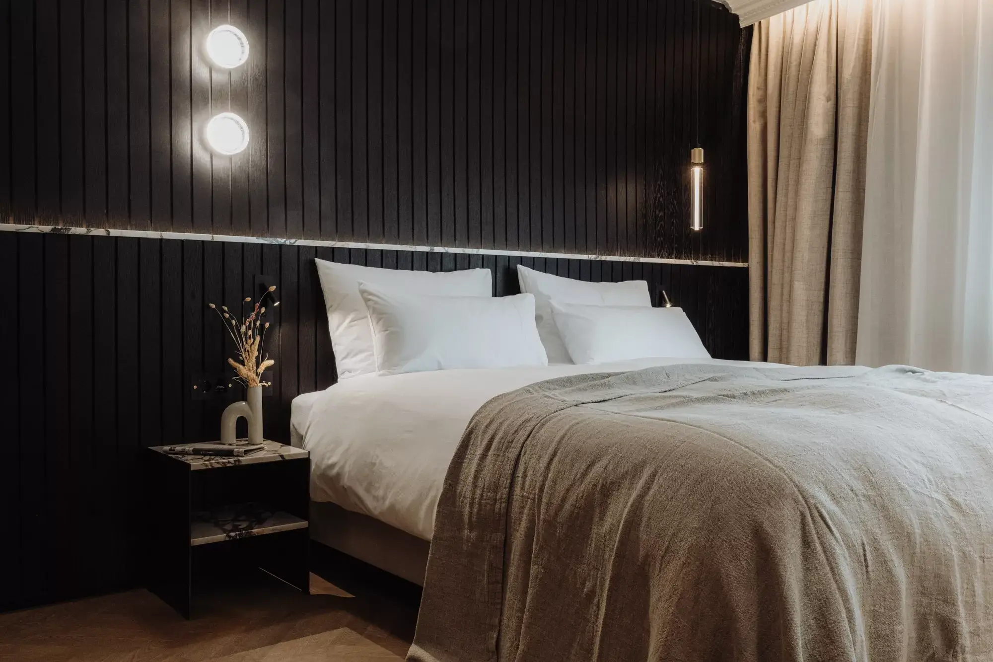 Explore the meticulously designed rooms at Gentle Hide, blending sophistication and comfort for a luxurious and serene experience.