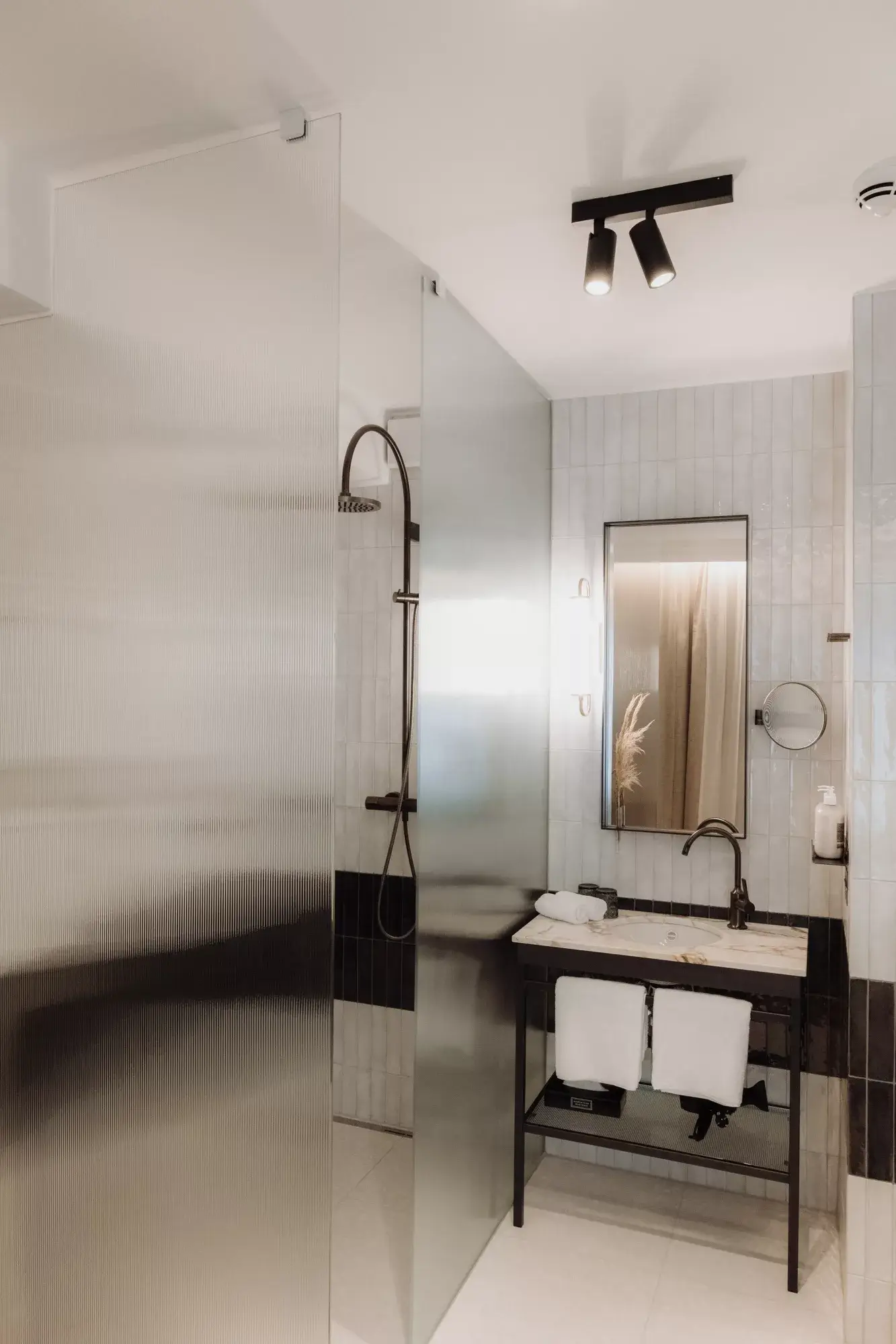 Luxuriate in the shower of the family room at Gentle Hide, where luxury meets comfort for a rejuvenating and tranquil retreat.