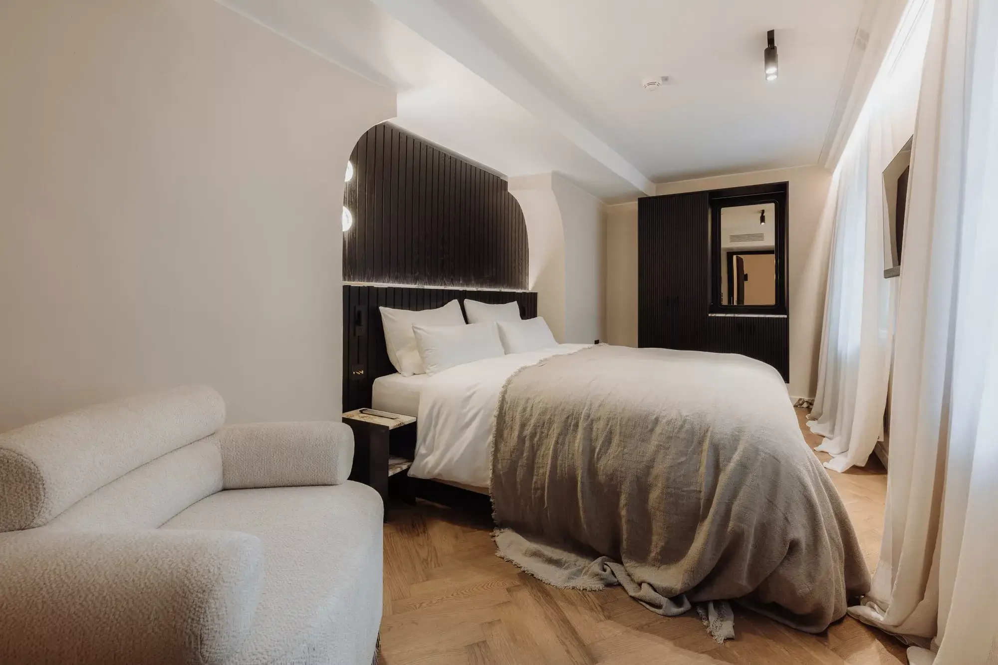 Experience comfort and relaxation in the all in suite at Gentle Hide, designed to provide a serene and inviting atmosphere for guests.